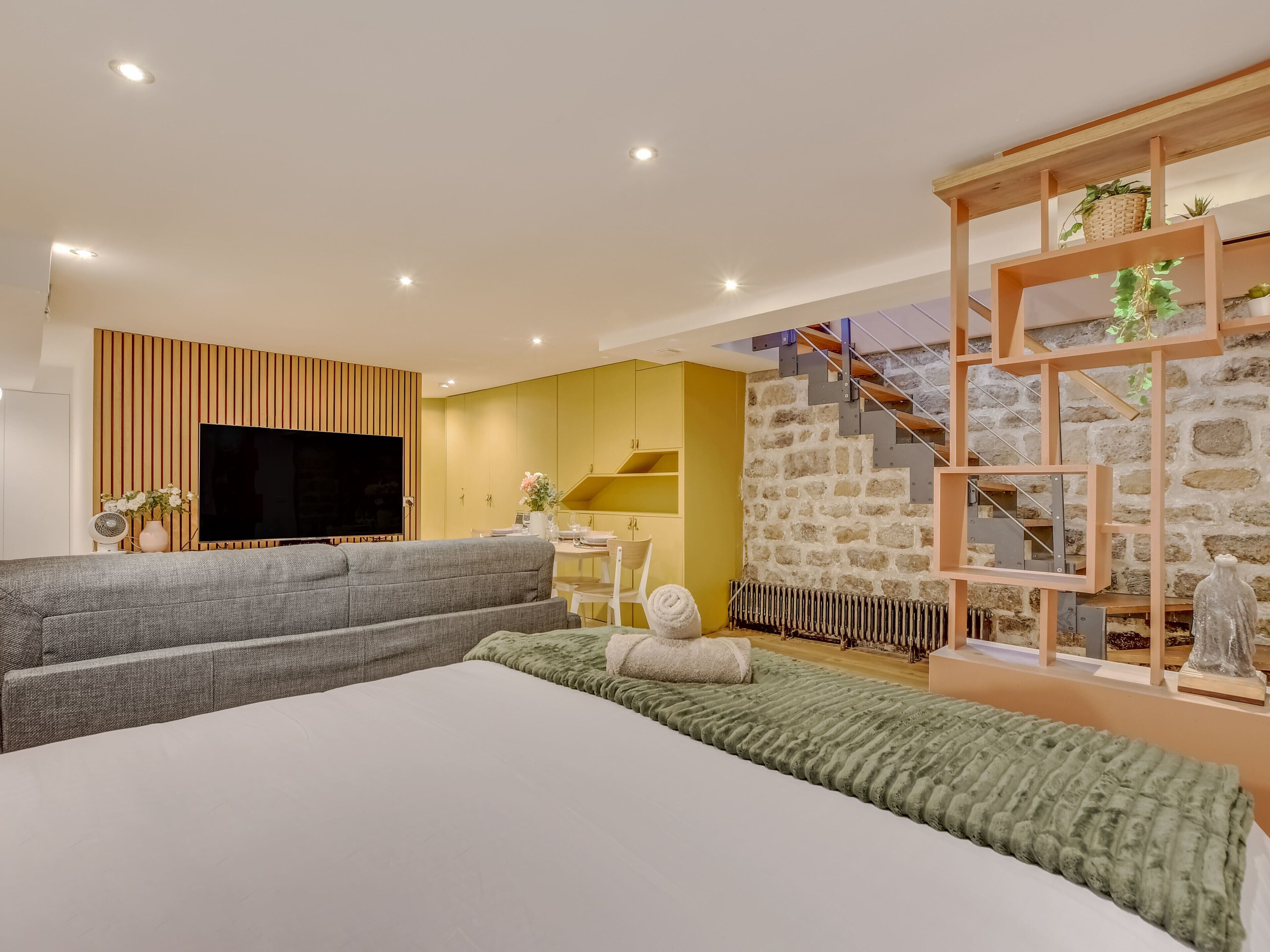 1 slaapkamer, een strijkplank/strijkijzer, wifi, beddengoed