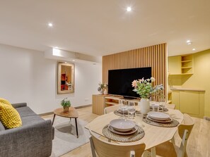 Dining - Basement studio-  Montparnasse Station (Paris)