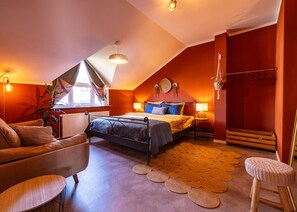 Desk, iron/ironing board, WiFi, bed sheets - Cozy Main Square Apartment (Prishtina)