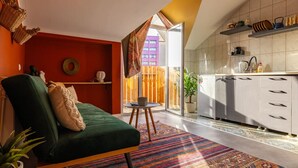 Living area - Cozy Main Square Apartment (Prishtina)