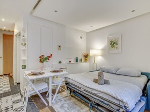 1 bedroom, iron/ironing board, WiFi, bed sheets - Stylish duplex apartment - 4P - Gare Montparnasse (Paris)
