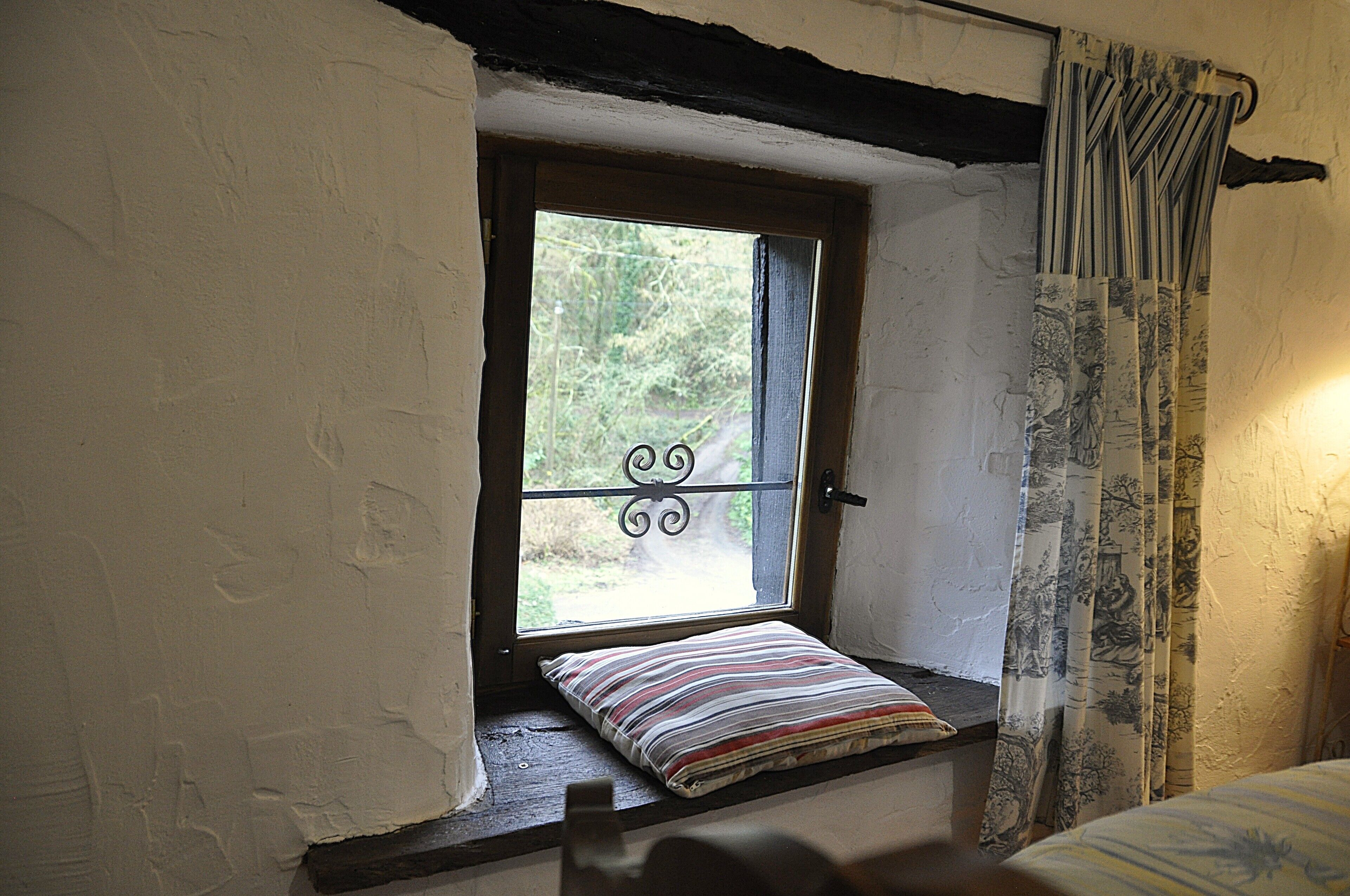 8 chambres, coffres-forts dans les chambres, bureau