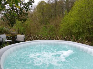 Bain à remous extérieur