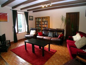 Smart TV, DVD player, ping pong, books