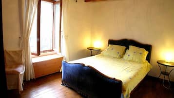 8 bedrooms, in-room safe, desk, iron/ironing board