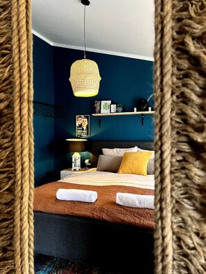 办公桌、熨斗/熨衣板、WiFi