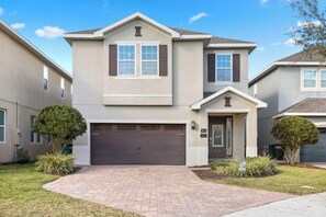 Exterior - 551 Villa 8BD Pool/Spa - Game room & Movie room (Kissimmee)
