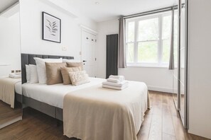 1 habitación, tabla de planchar con plancha, wifi y ropa de cama 
