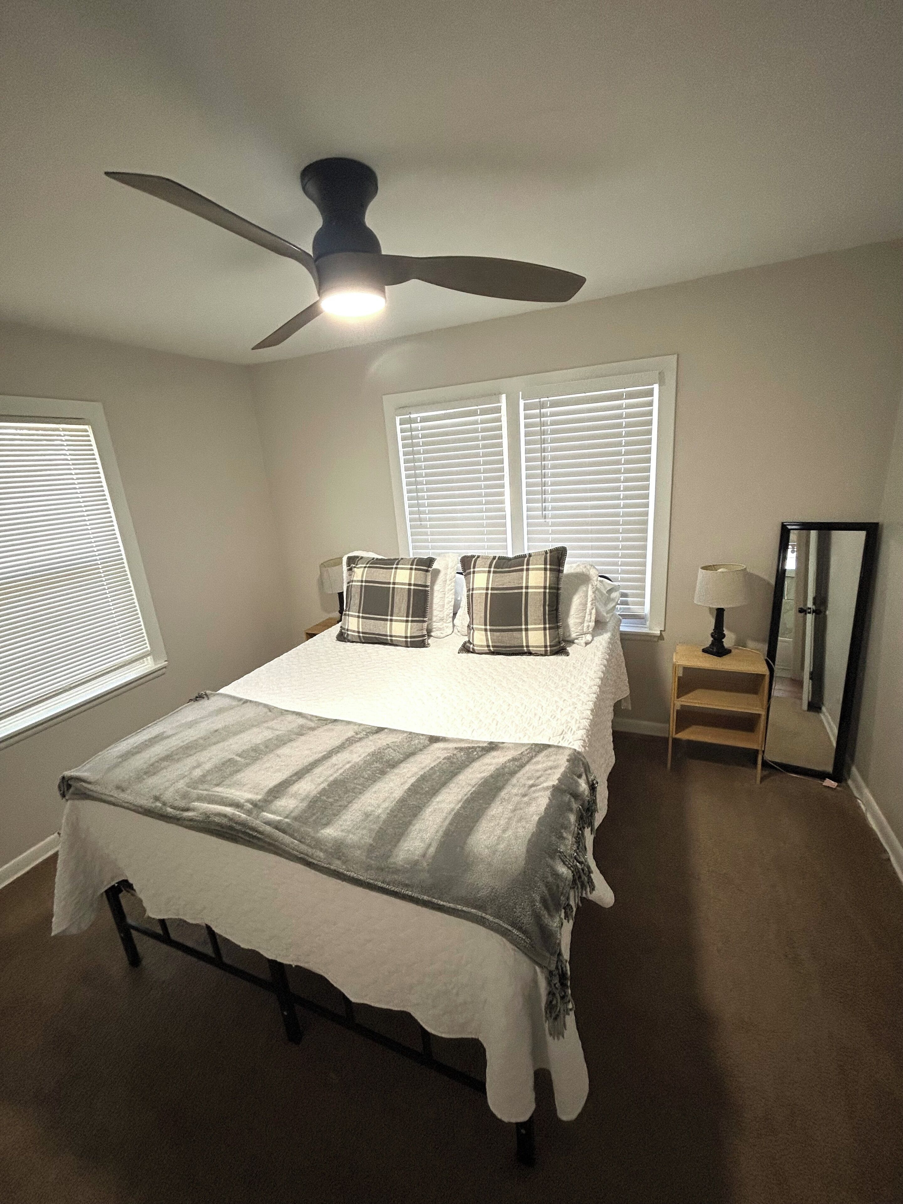 Iron/ironing board, Internet, bed sheets