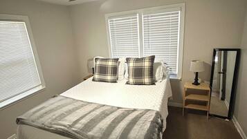 Strygejern/strygebræt, internetforbindelse, sengetøj