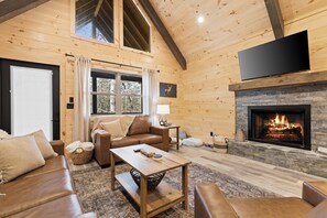 TV - Let it be Lodge / Mineral Bluff, GA (Mineral Bluff)