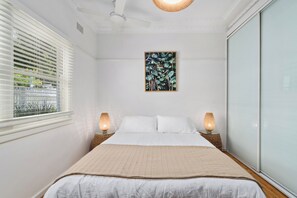 Iron/ironing board, WiFi, bed sheets - Rawsons Escape Country Comfort by Coledale Beach (Coledale)