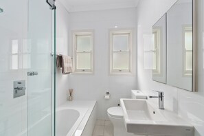 A modern bathroom with a glass shower enclosure, a bathtub, a toilet, and a sink. - Rawsons Escape Country Comfort by Coledale Beach (Coledale)
