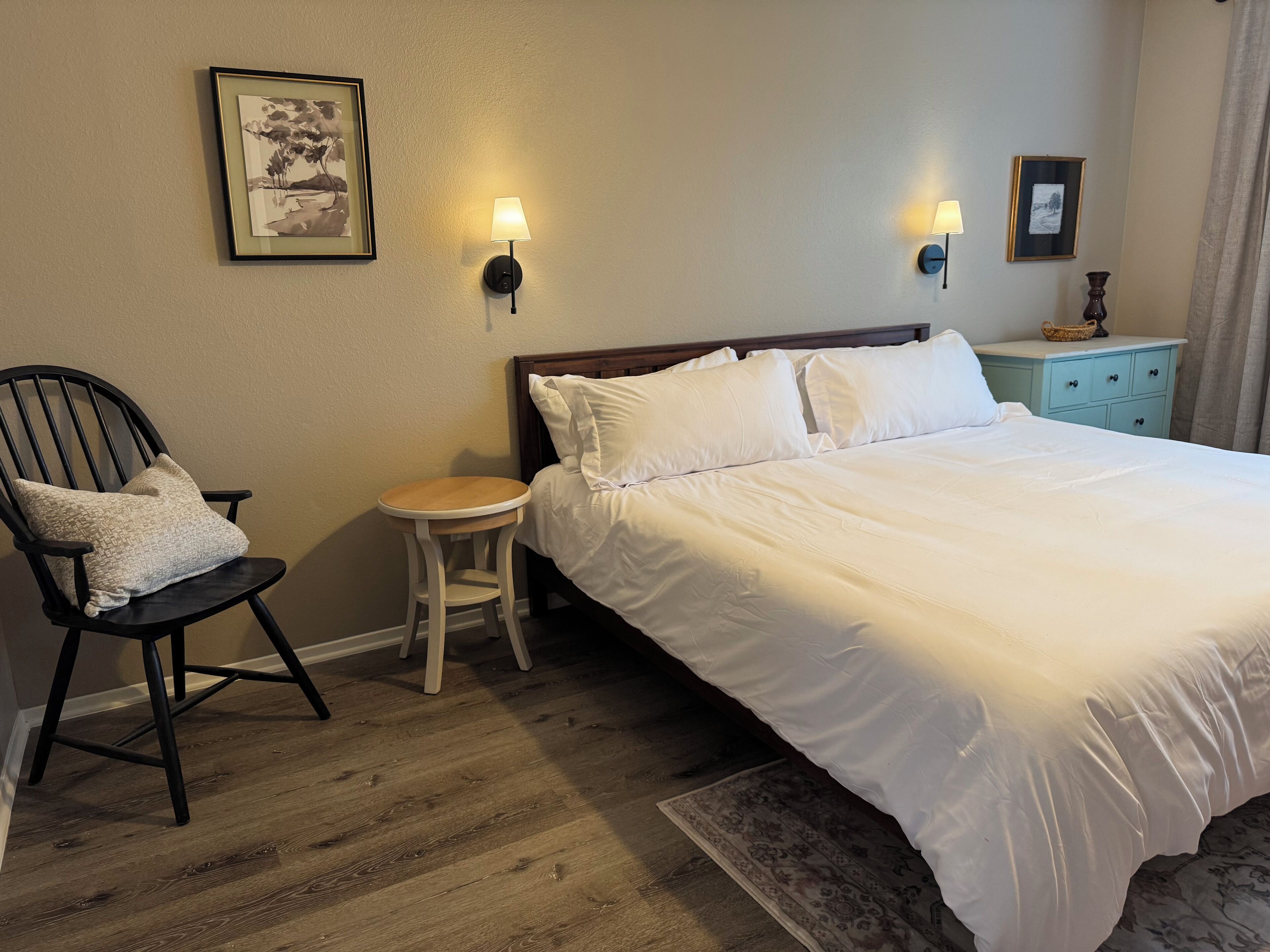 3 habitaciones, tabla de planchar con plancha, wifi y ropa de cama 