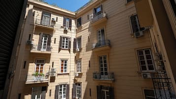 Camera Standard Familiare, edificio separato, P.zza Bovio 22 | Una scrivania, postazione laptop