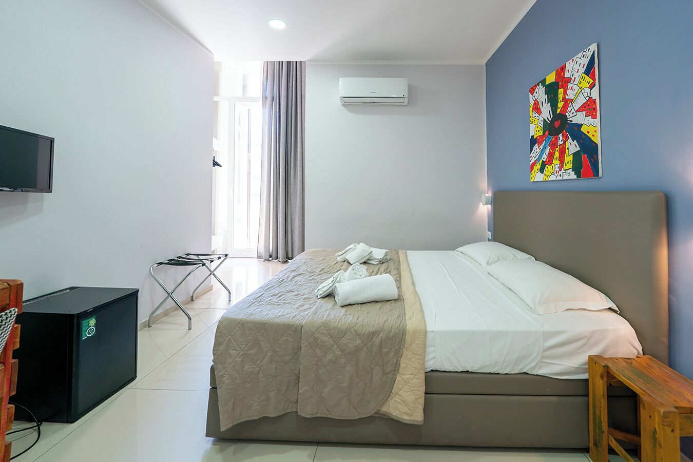 Camera Deluxe, edificio separato Piazza Bovio 22 | Escritorio y espacio para trabajar con un portátil