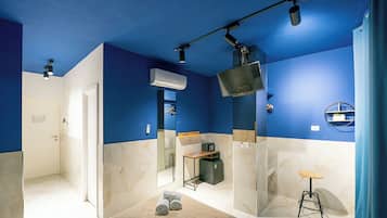 Camera Standard, edificio separato, Via A.De Gasperi 55 4P | Desk, laptop workspace