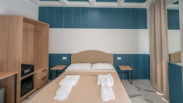 Camera Tripla Economy, edificio separato, Via Del Chiostro 25 | Skrivebord og skrivebord for bærbar PC