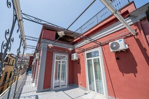 Camera Superior, edificio separato, Vico Giardinetto 84 | 办公桌、笔记本电脑工作区