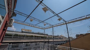 Camera Superior, edificio separato, Vico Giardinetto 84 | Una scrivania, postazione laptop