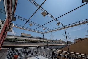 Camera Superior, edificio separato, Vico Giardinetto 84 | Työpöytä, kannettavalle tietokoneelle sopiva työtila