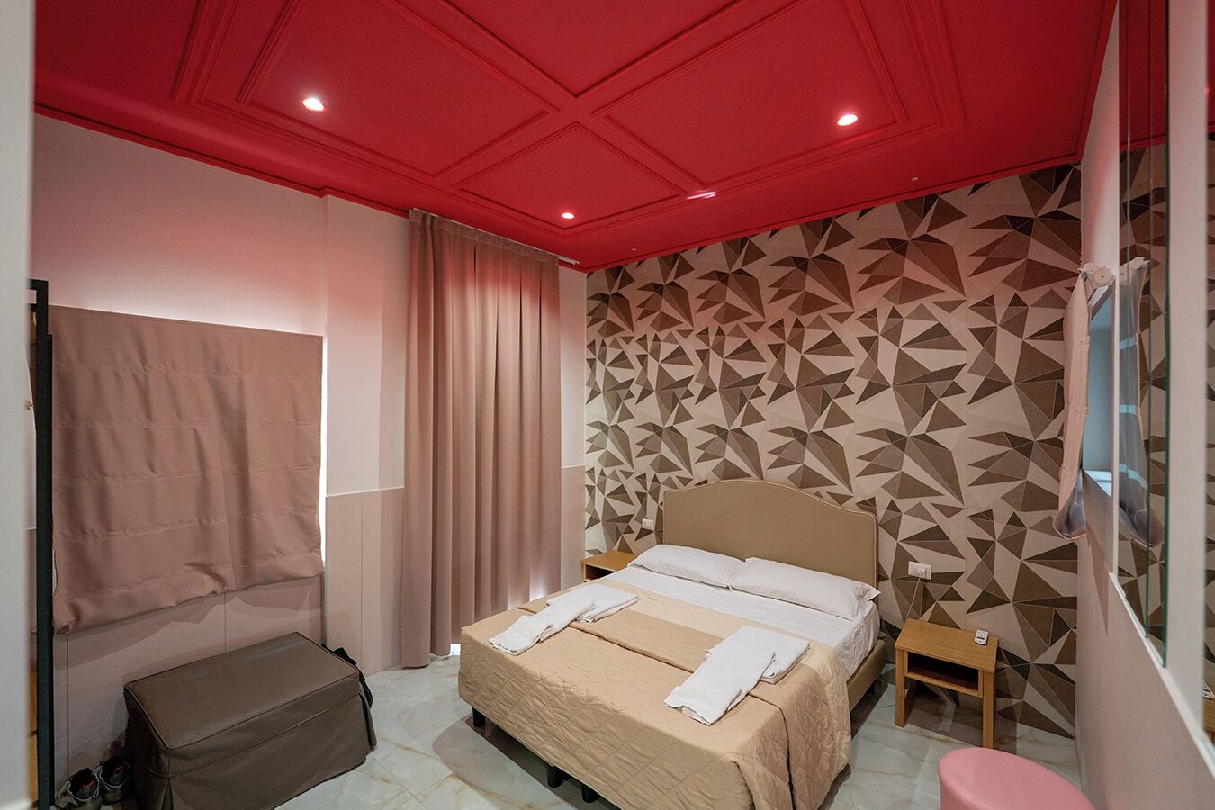 Camera Tripla Deluxe, edificio separato, vico Freddo a Donnalbina 2 | Desk, laptop workspace