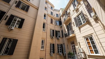 Camera Standard Familiare, edificio separato, P.zza Bovio 22 | Desk, laptop workspace