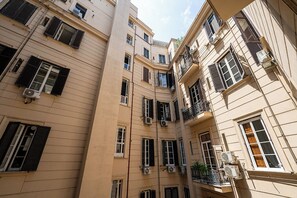 Camera Standard Familiare, edificio separato, P.zza Bovio 22 | Desk, laptop workspace - GREROS H. HISTORICAL AREA, by Clapa Group dislocated hospitality Acquisition (Naples)