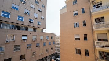 Camera Standard, edificio separato, via A.De Gasperi 45 | Meja kerja dan ruang kerja ramah laptop