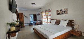 4 habitaciones, tabla de planchar con plancha, wifi y ropa de cama 