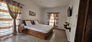4 habitaciones, tabla de planchar con plancha, wifi y ropa de cama 
