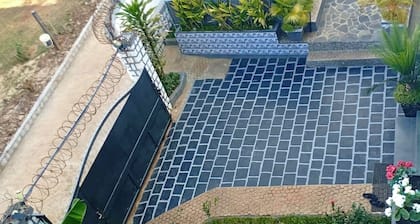 Ideal for a group of friends or family, 8 minutes from the beach.