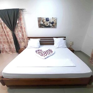4 habitaciones, tabla de planchar con plancha, wifi y ropa de cama 