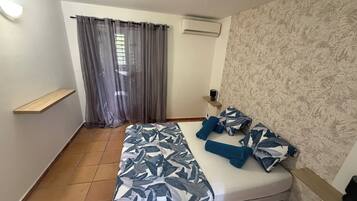 1 habitación, tabla de planchar con plancha, wifi y ropa de cama