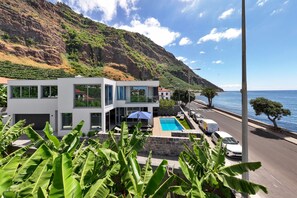 Exterior - Premium villa on the Madalena seafront|BeachFront (Madalena do Mar)