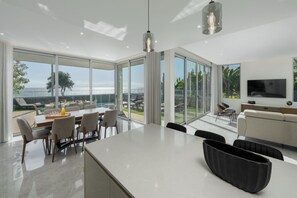 Dining - Premium villa on the Madalena seafront|BeachFront (Madalena do Mar)