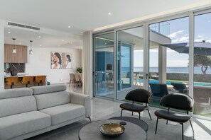 Smart TV, video games - Premium villa on the Madalena seafront|BeachFront (Madalena do Mar)