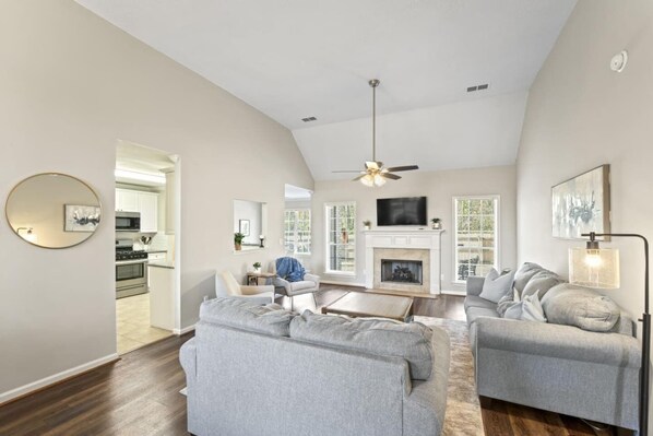 Smart TV, fireplace