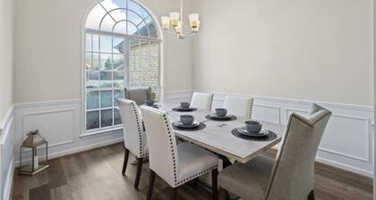 Gorgeous, updated 4 bedroom home that sleeps 10!