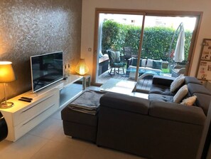 TV - Appartement 78 m² 1 chambre, terrasse et garage (Aix-les-Bains)