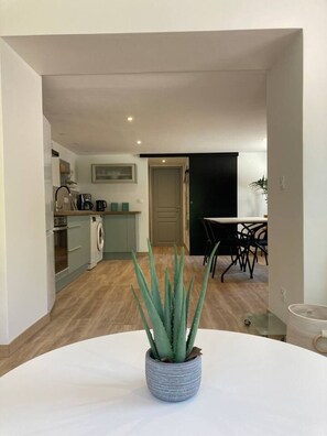 Dining - Appartement 45 m² 1 chambre, parking et jardin (Aix-les-Bains)