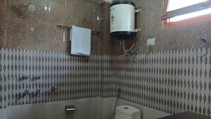 ห้องเบสิก, วิวภูเขา | ห้องน้ำ | ฝักบัว, ของใช้ในห้องน้ำฟรี, ผ้าเช็ดตัว, สบู่