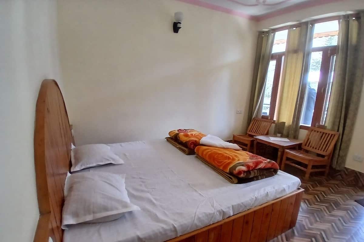 Basic Room, Hill View