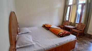 Basic-værelse - bakkeudsigt