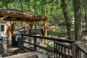 Tina de hidromasaje al aire libre