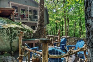 Terrace/patio - Mentone Mountain Hideaway w/ Hot Tub (Mentone)
