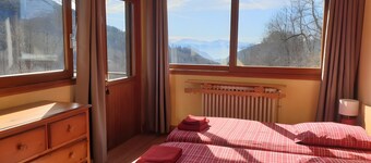 Gîte 'Jeantiane Les Alpes Fleuries': Mountain View, Private Terrace, Wi-Fi