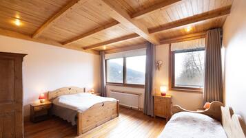 4 slaapkamers, een strijkplank/strijkijzer, wifi, beddengoed