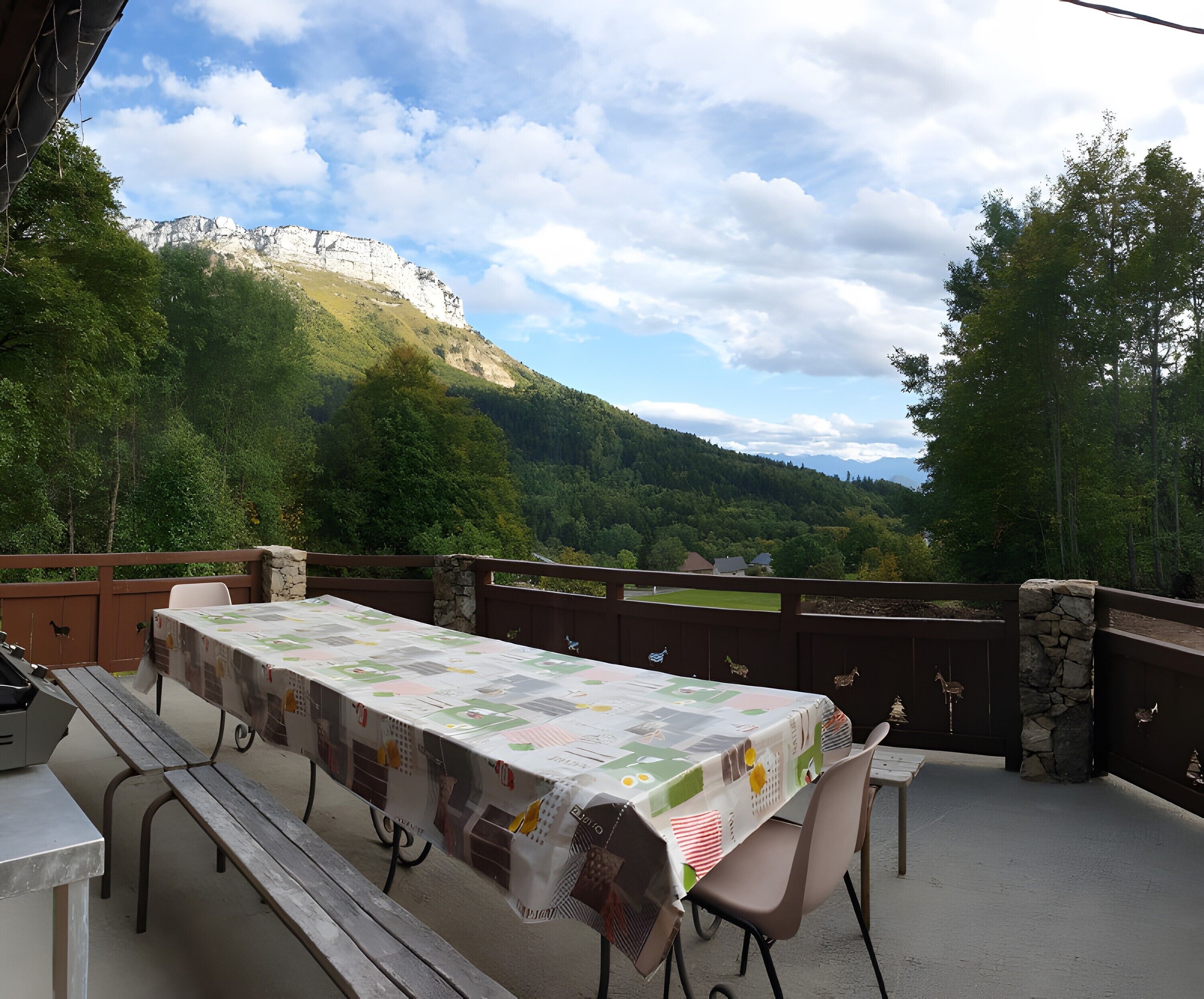 屋外ダイニングエリア