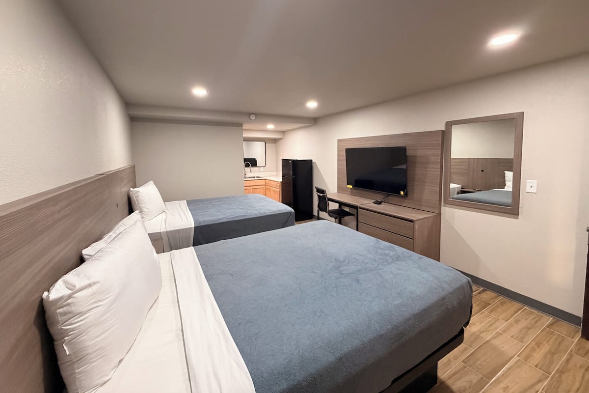 Deluxe Room | Desk, laptop workspace, free WiFi